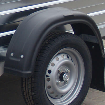 Light, plastic fenders provided with mudguards