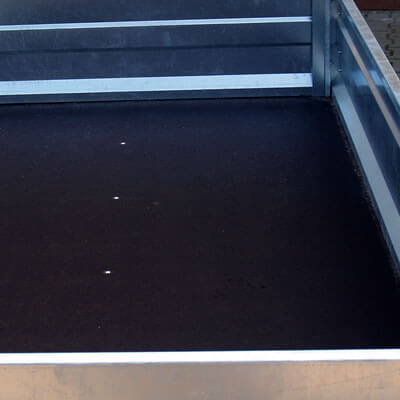 Anti-slip transport surface. Floor made of water-proof, 9mm thick plywood